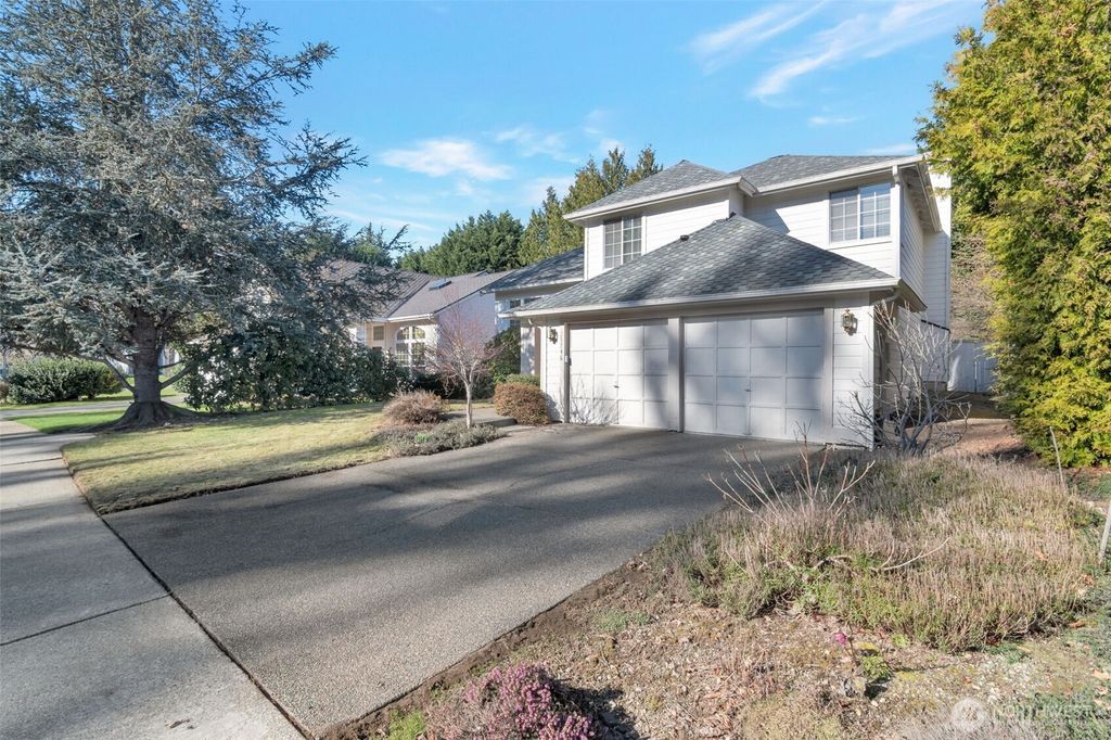 Photo of 25746 SE 39th Street, Sammamish, WA 98029 (MLS # 2490948)