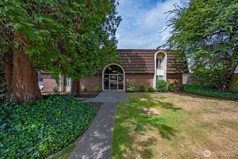 Photo of 11010 NE 68th Street #622, Kirkland, WA 98033 (MLS # 2569530)