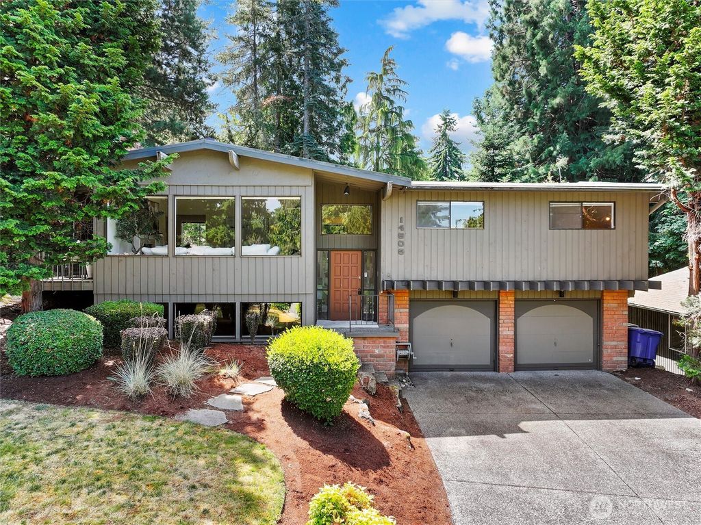 Photo of 14905 SE 46th Place, Bellevue, WA 98006 (MLS # 2406673)