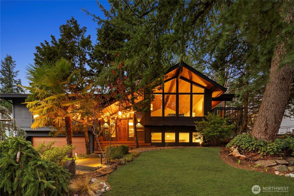 Photo of 16700 SE 31st Street, Bellevue, WA 98008 (MLS # 2478893)