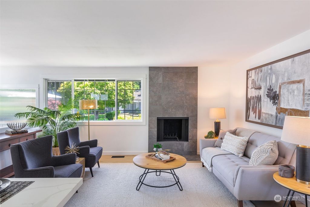 Photo of 32527 35th Avenue SW, Federal Way, WA 98023 (MLS # 2247604)