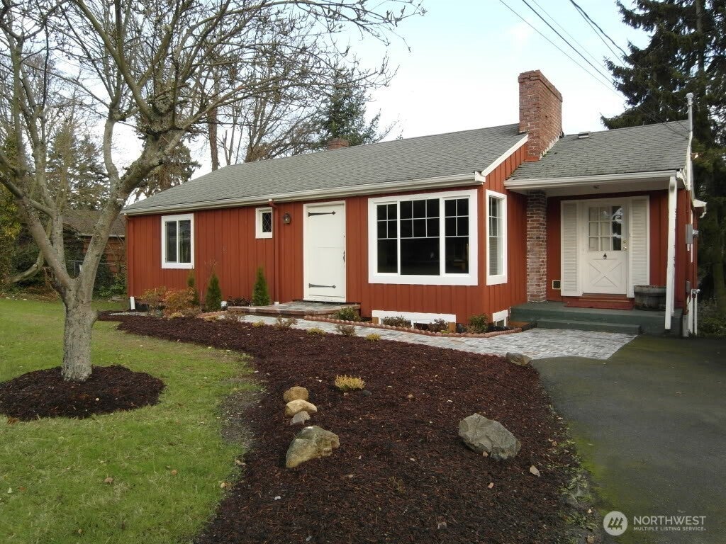 Photo of 11334 Corliss Avenue N, Seattle, WA 98133 (MLS # 2571897)