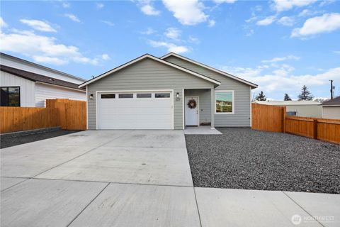 Photo of 627 NE 3rd Avenue, Soap Lake, WA 98851 (MLS # 2456846)