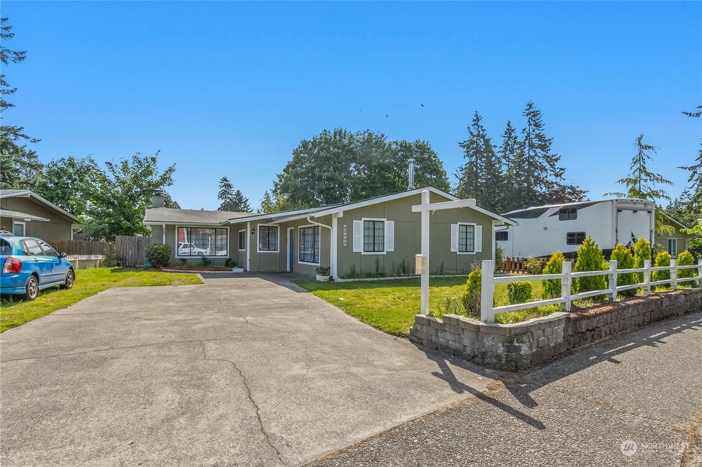 Photo of 33502 37th Avenue SW, Federal Way, WA 98023 (MLS # 2241566)