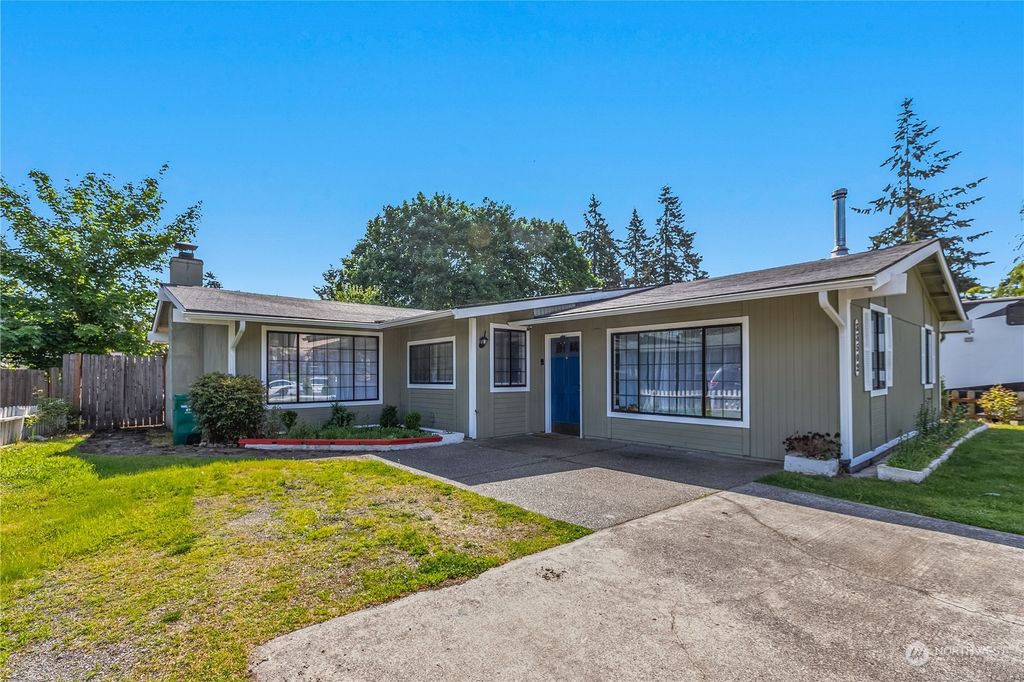 Photo of 33502 37th Avenue SW, Federal Way, WA 98023 (MLS # 2241566)