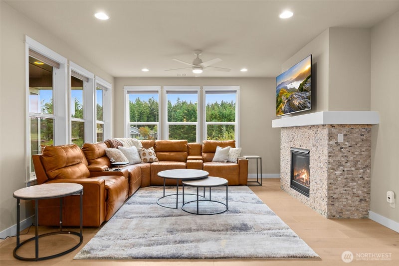 8419 Orcas Loop NE