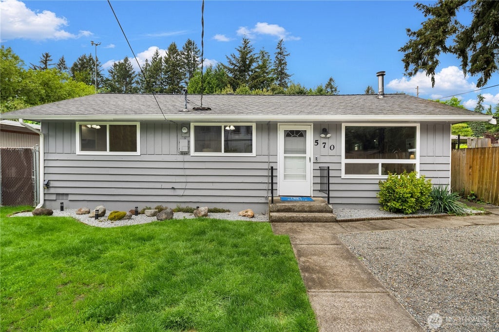 Photo of 570 SE Andrews Street, Issaquah, WA 98027 (MLS # 2586957)