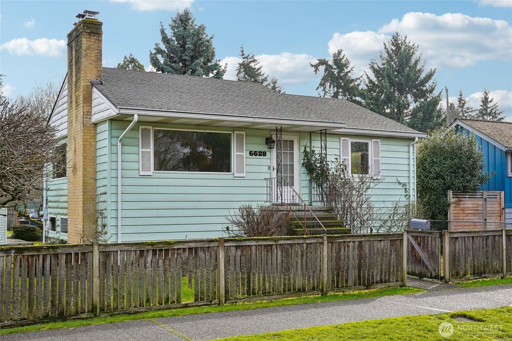 Photo of 6628 Flora Avenue S, Seattle, WA 98108 (MLS # 2475108)