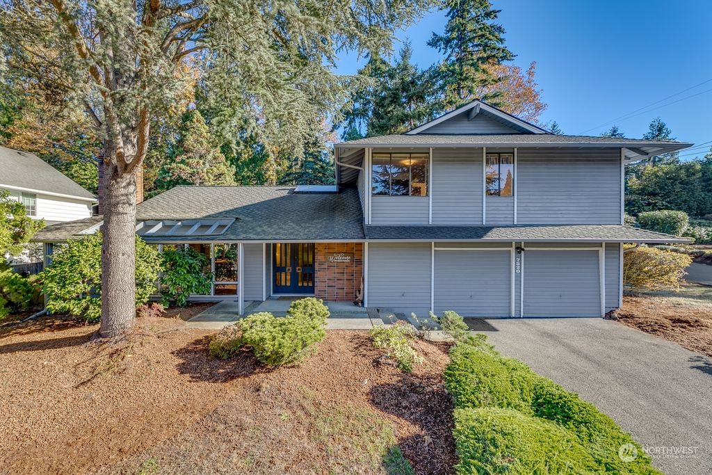 Photo of 7520 Mercer Terrace Drive, Mercer Island, WA 98040 (MLS # 2017088)