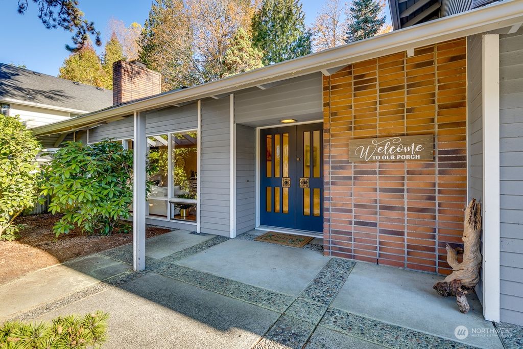 Photo of 7520 Mercer Terrace Drive, Mercer Island, WA 98040 (MLS # 2017088)