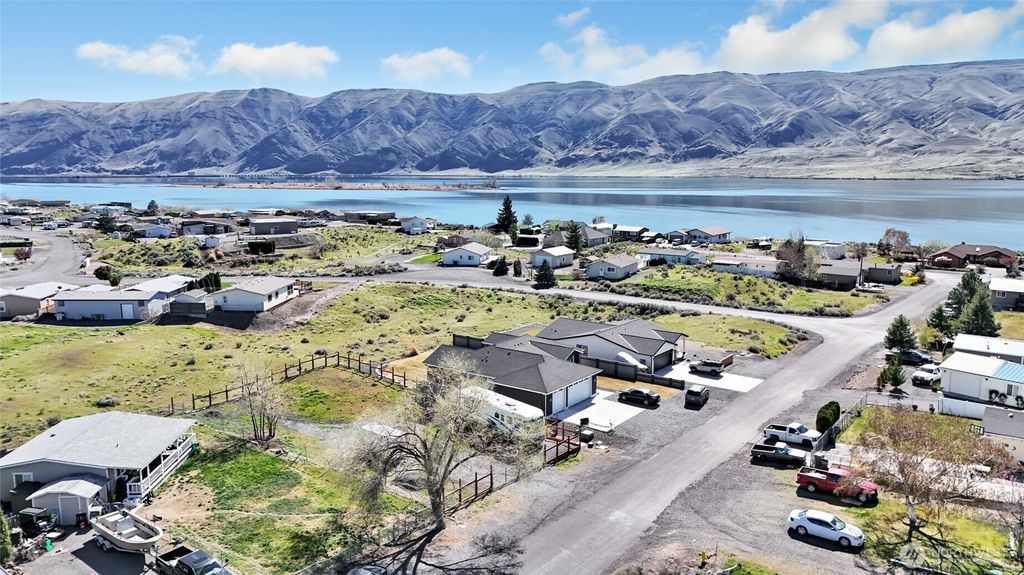 Photo of 507 SW Autumn Loop Loop, Mattawa, WA 99349 (MLS # 2499142)