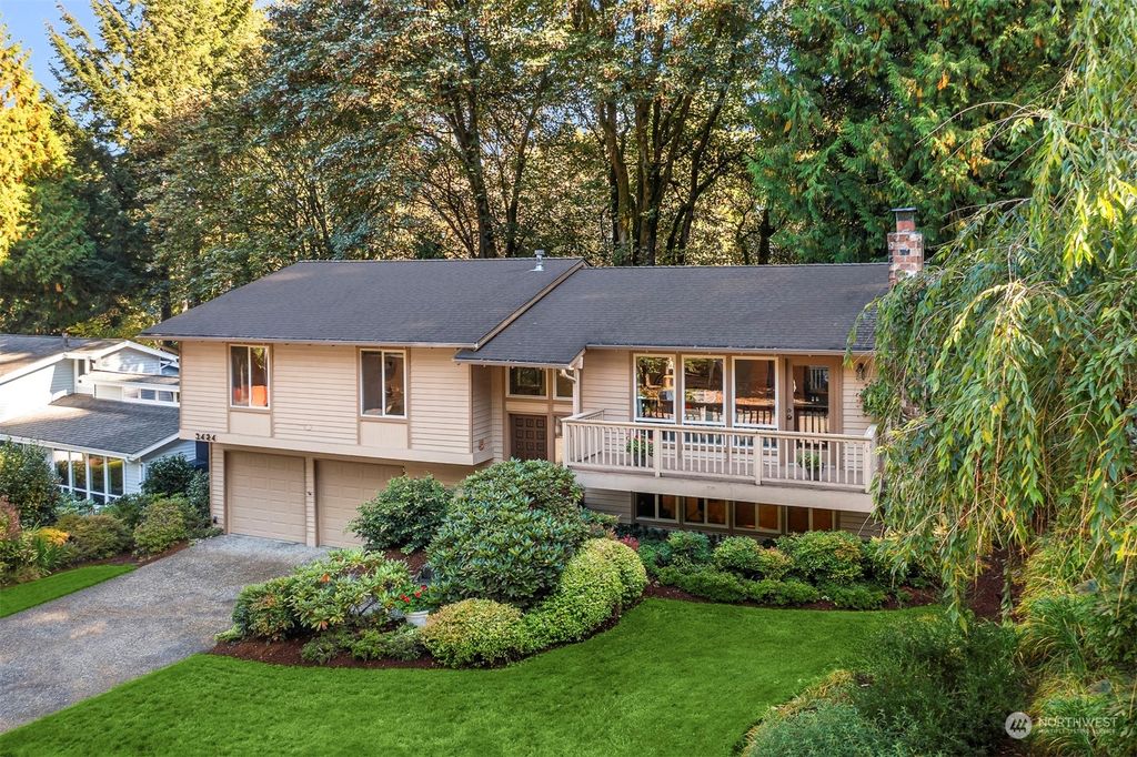 Photo of 3424 175th Avenue NE, Redmond, WA 98052 (MLS # 2299773)