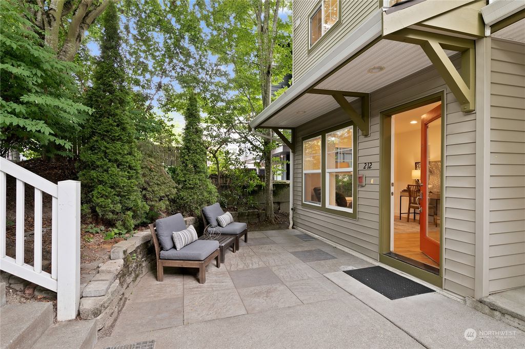Photo of 212 24th Avenue E, Seattle, WA 98112 (MLS # 2329395)