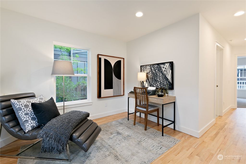 Photo of 212 24th Avenue E, Seattle, WA 98112 (MLS # 2329395)