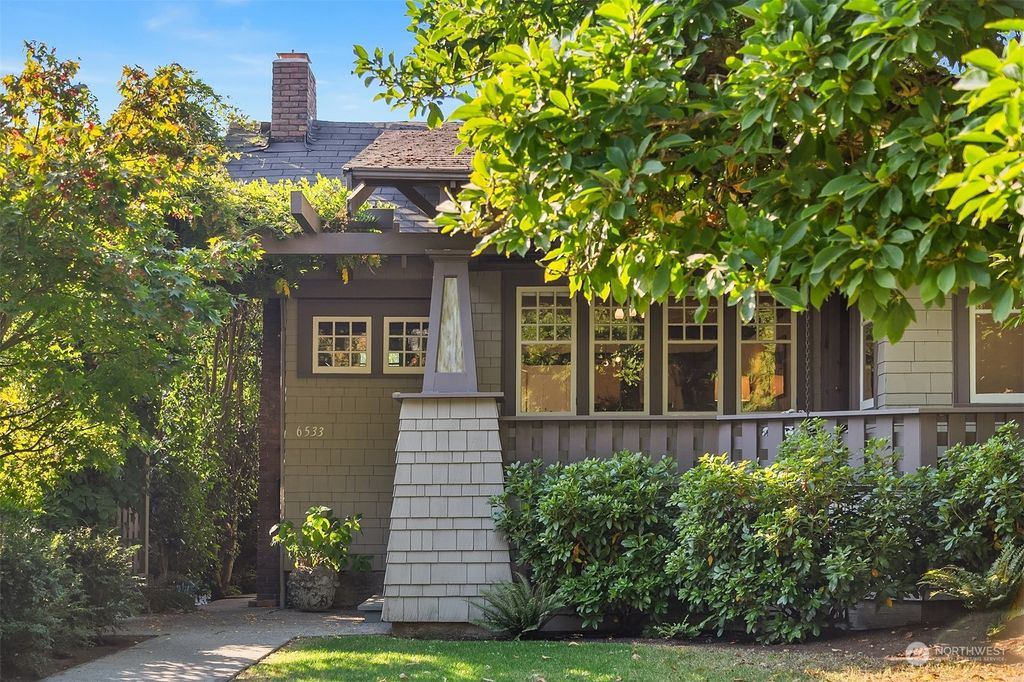 Photo of 6533 16th Avenue NE, Seattle, WA 98115 (MLS # 2167018)