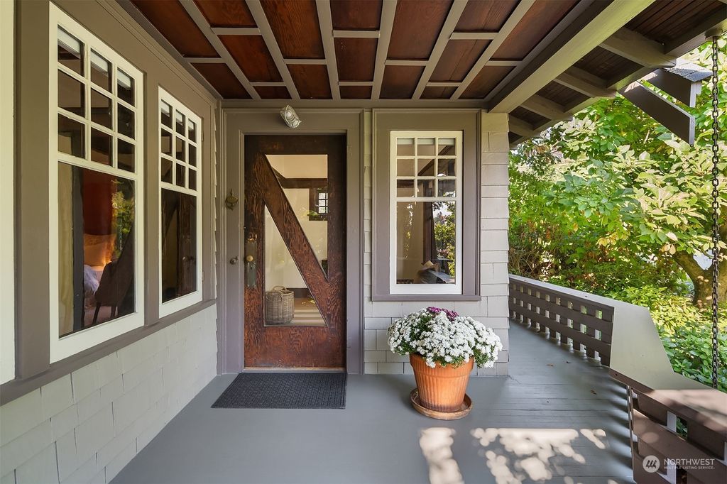 Photo of 6533 16th Avenue NE, Seattle, WA 98115 (MLS # 2167018)