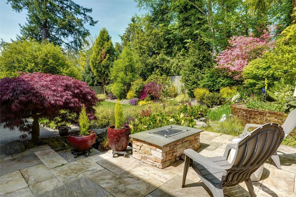 Photo of 12628 NE 102nd Place, Kirkland, WA 98033 (MLS # 2342692)