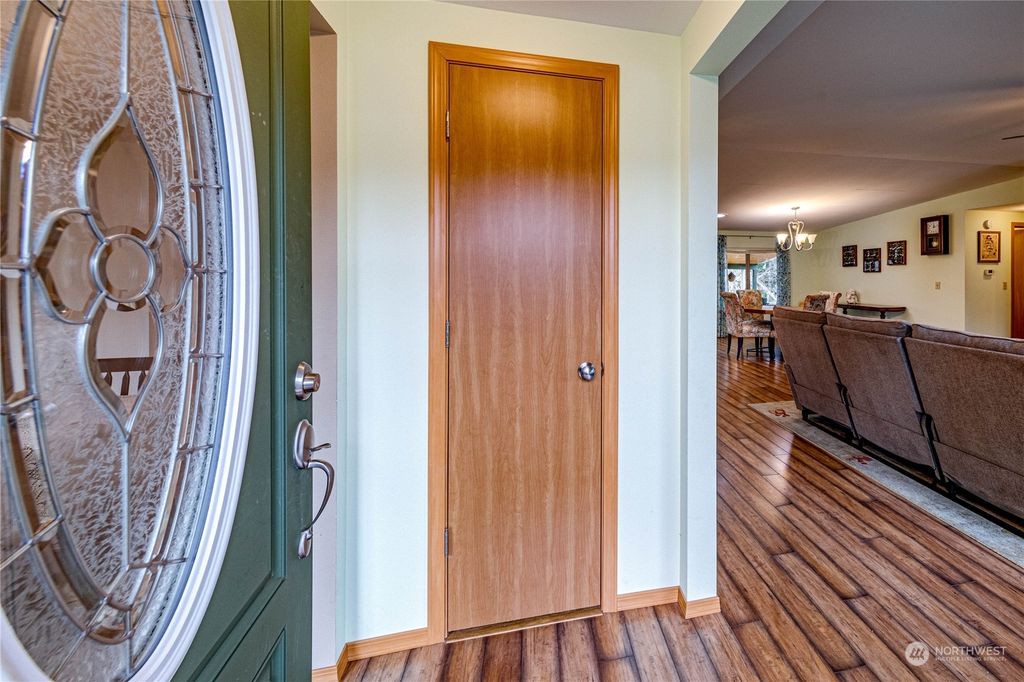 Photo of 23716 Vista View Avenue, Bothell, WA 98021 (MLS # 2191725)