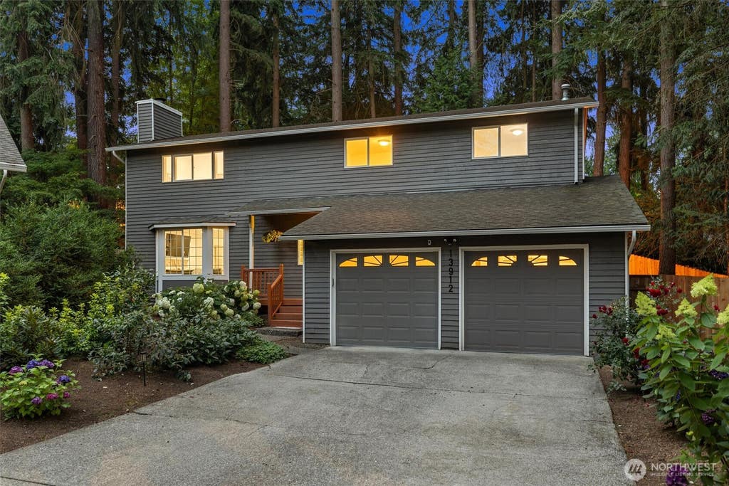 Photo of 13912 127th Place NE, Kirkland, WA 98034 (MLS # 2561573)