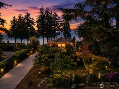 Photo of 516 1st Street, Steilacoom, WA 98388 (MLS # 2545493)