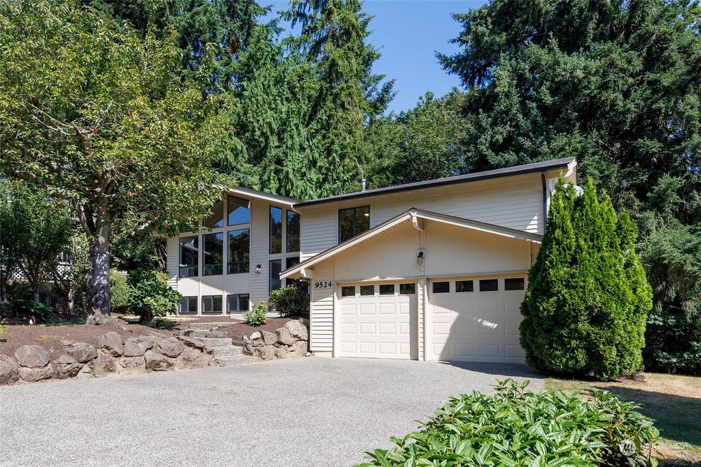 Photo of 9524 NE 141st Place, Kirkland, WA 98034 (MLS # 2274265)