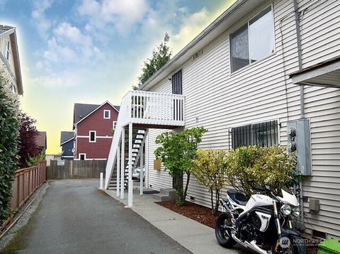 Photo of 169 18th Avenue #B, Seattle, WA 98122 (MLS # 2485048)