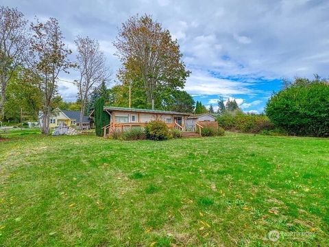 Photo of 624 632 Mallard Lane, Point Roberts, WA 98281 (MLS # 2454740)