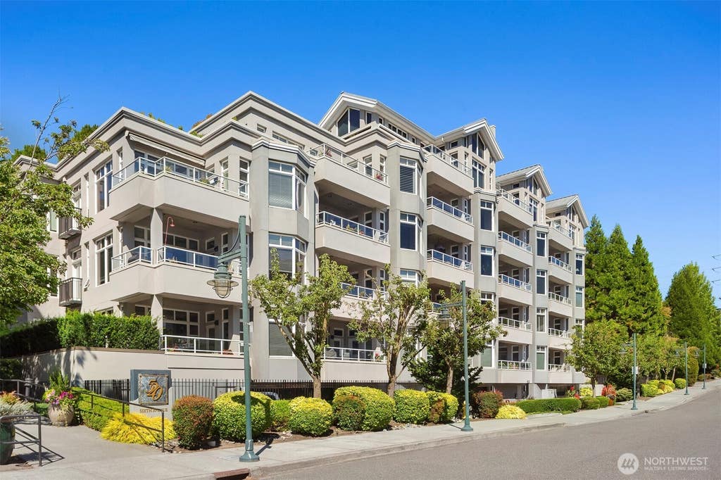 Photo of 520 6th Avenue #4001, Kirkland, WA 98033 (MLS # 2563409)