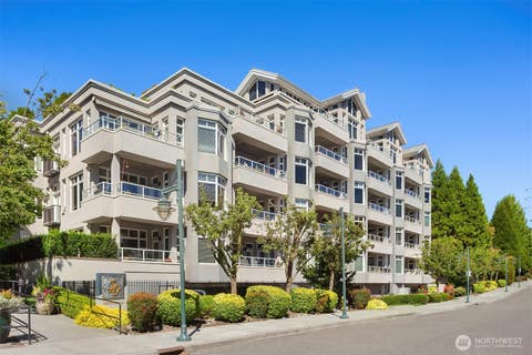 Photo of 520 6th Avenue #4001, Kirkland, WA 98033 (MLS # 2563409)
