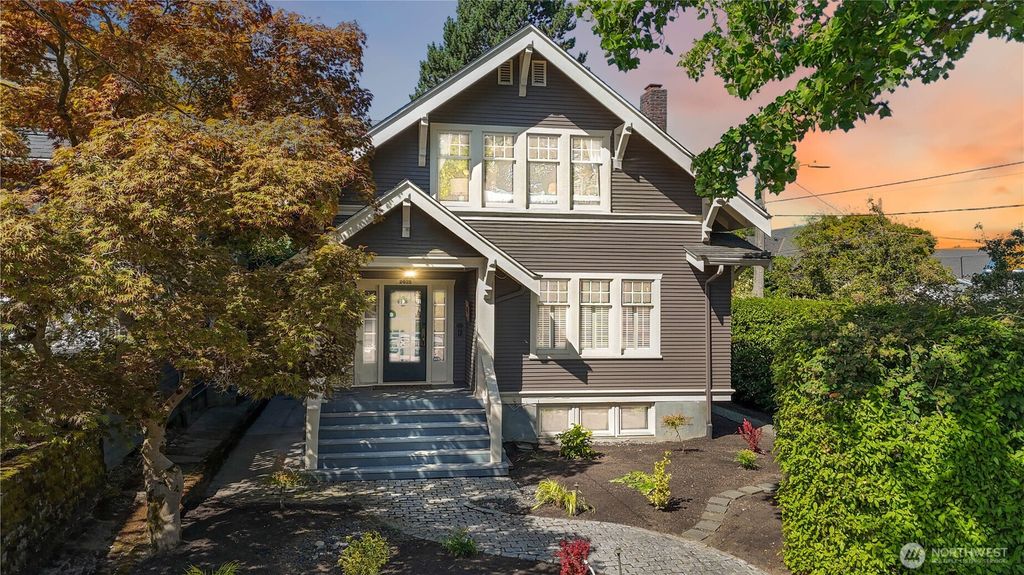 Photo of 2033 11th Avenue E, Seattle, WA 98102 (MLS # 2426044)