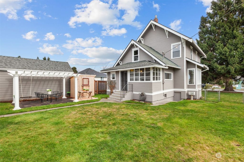 Photo of 1718 Cedar Street, Everett, WA 98201 (MLS # 2201308)