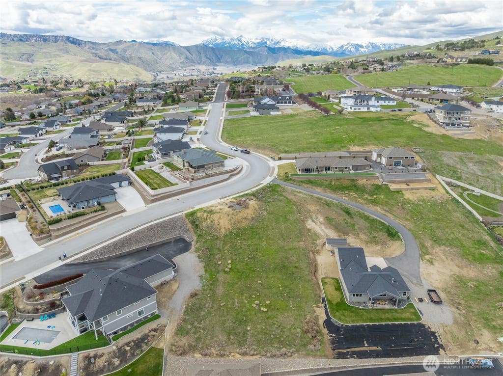 Photo of 870 Autumn Crest Drive, Wenatchee, WA 98801 (MLS # 2568497)