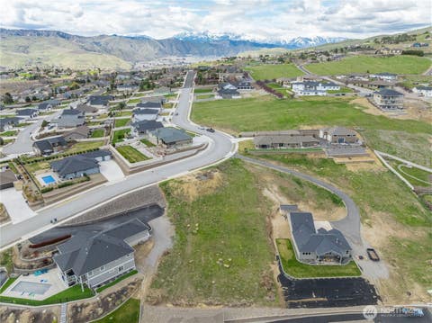 Photo of 870 Autumn Crest Drive, Wenatchee, WA 98801 (MLS # 2568497)