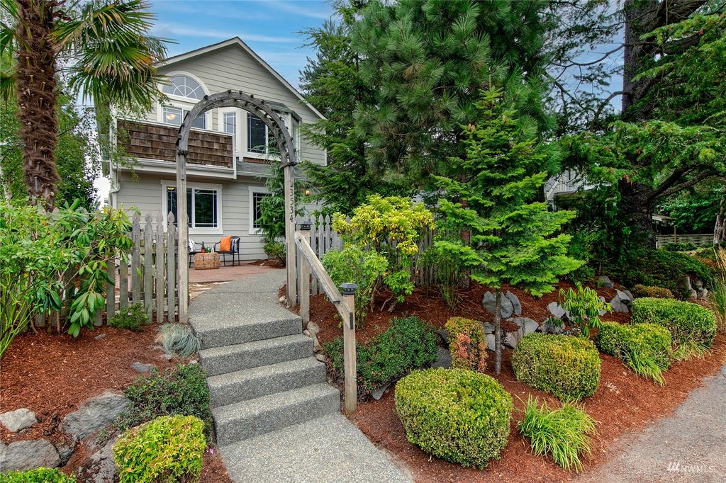 Photo of 3534 SW 100th Street, Seattle, WA 98146 (MLS # 1987883)