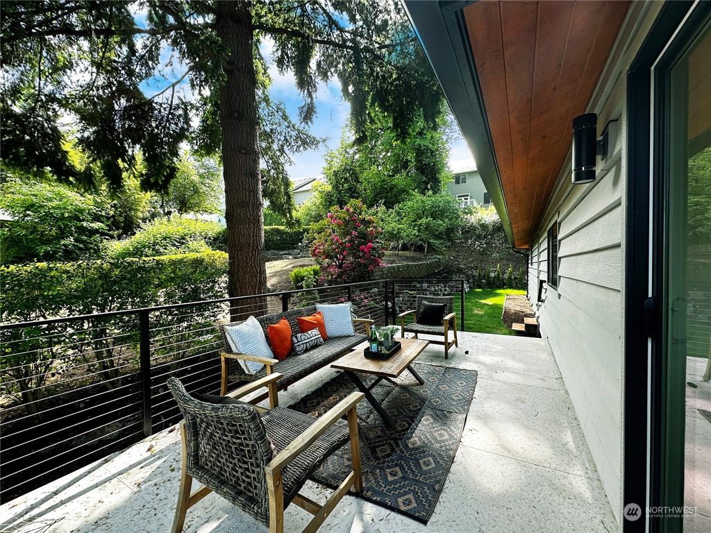 Photo of 10701 SE 3rd Street, Bellevue, WA 98004 (MLS # 2240003)