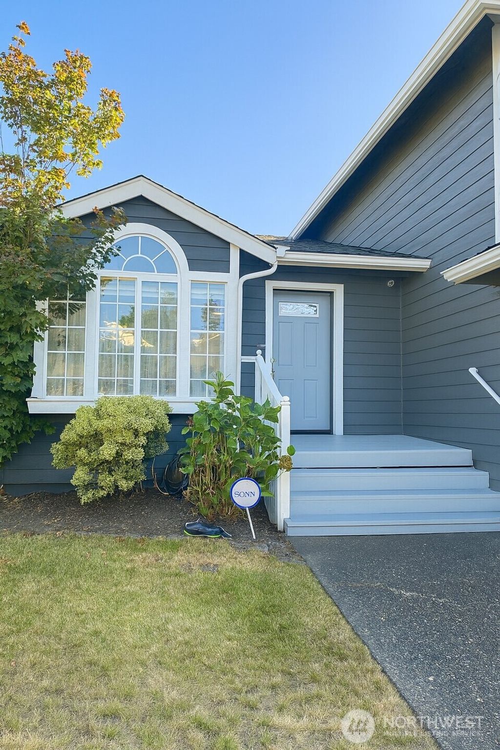 Photo of 1723 SW 324th Street, Federal Way, WA 98023 (MLS # 2431578)