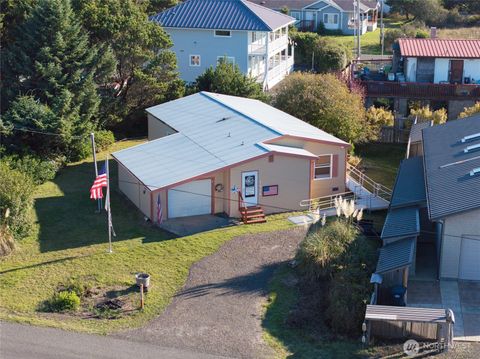 Photo of 1376 Holand Drive, Grayland, WA 98547 (MLS # 2452107)