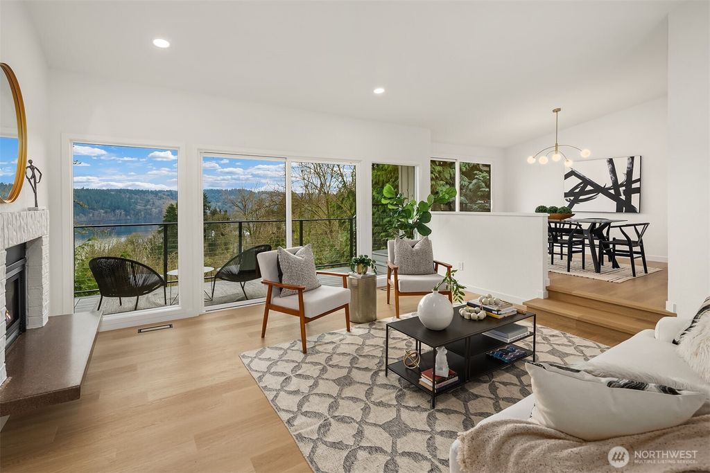 Photo of 14214 Westwood Place NE, Seattle, WA 98125 (MLS # 2520633)