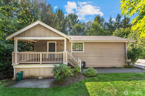 Photo of 18711 82nd Avenue NE, Kenmore, WA 98028 (MLS # 2557059)