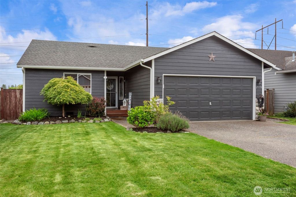 Photo of 719 21st Place, Snohomish, WA 98290 (MLS # 2374529)