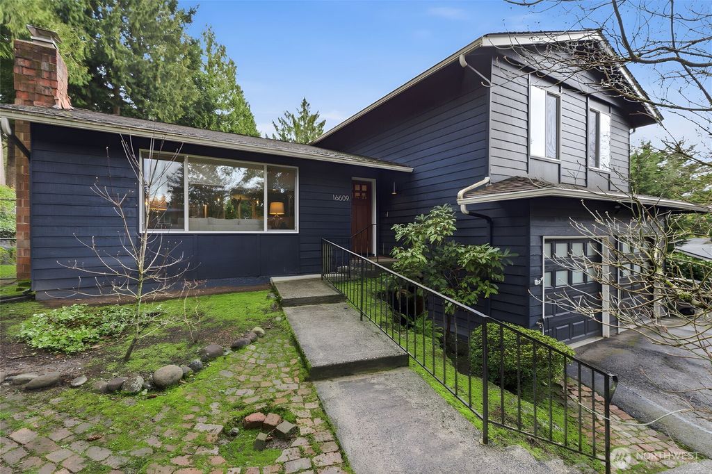 Photo of 16609 NE 91st Street, Redmond, WA 98052 (MLS # 2485369)