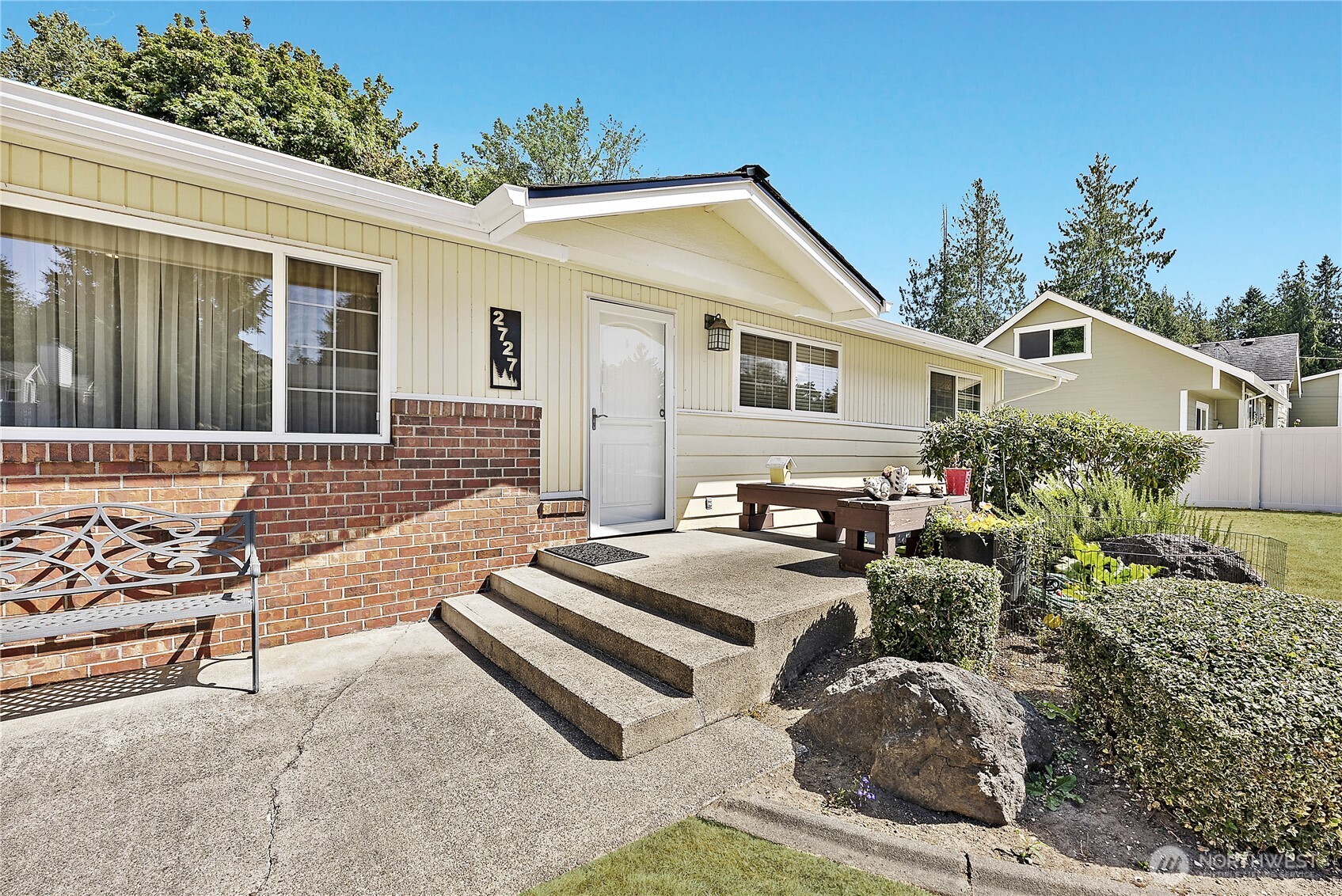 2727 108th E