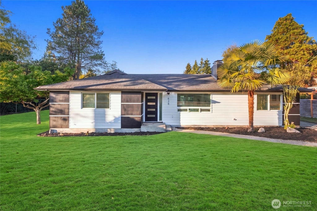Photo of 638 S 160th Street, Burien, WA 98148 (MLS # 2587918)