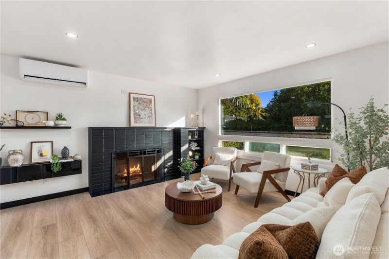 638 S 160th Street