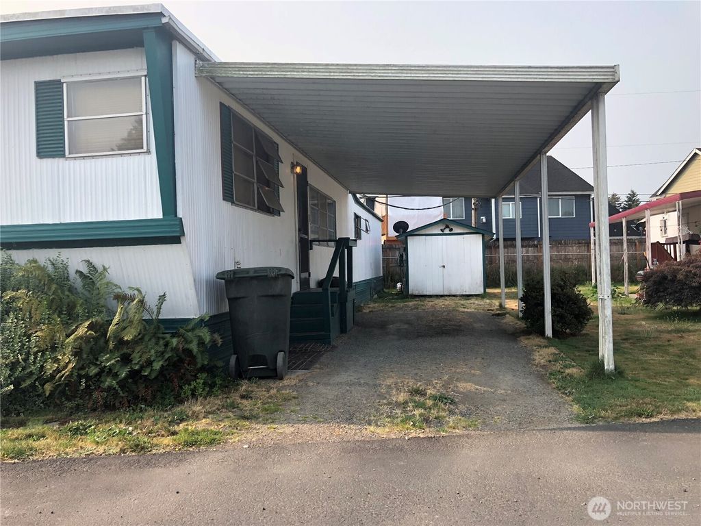 Photo of 1635 West Side Highway #3, Kelso, WA 98626 (MLS # 2472411)