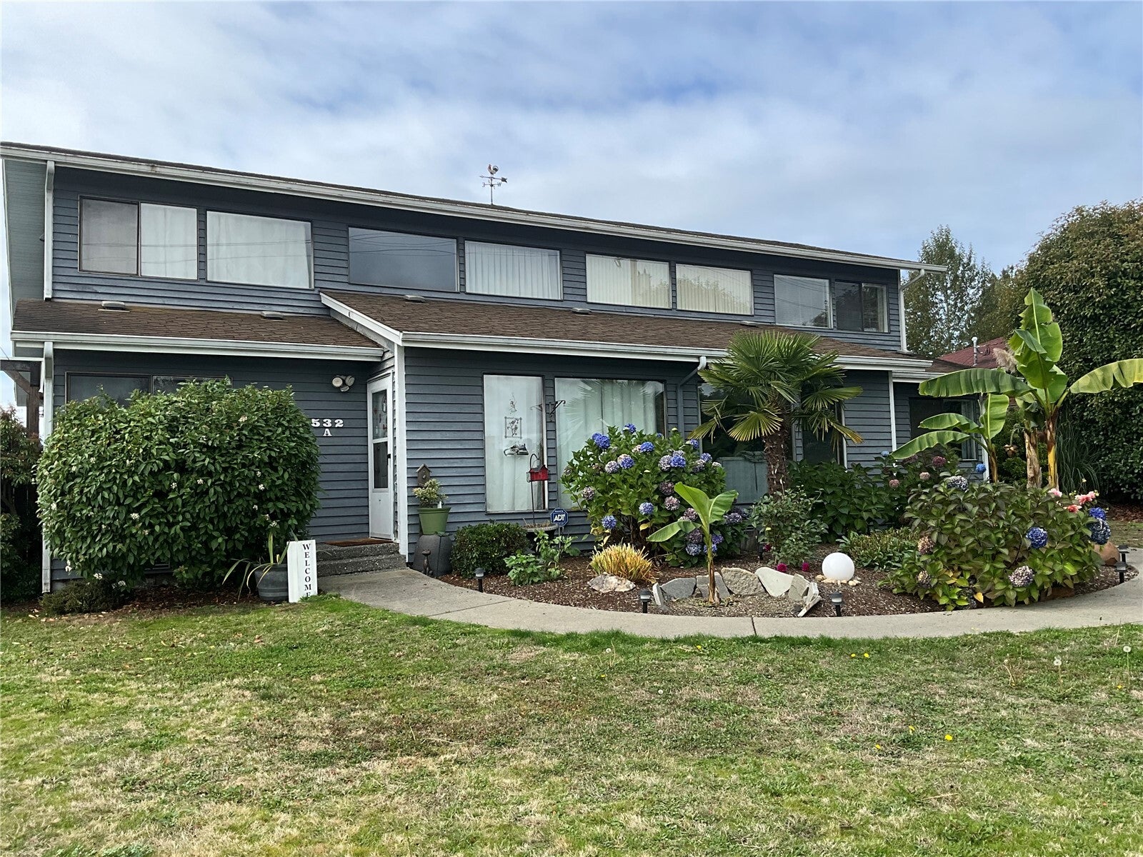 532 Hawthorne Street A & B