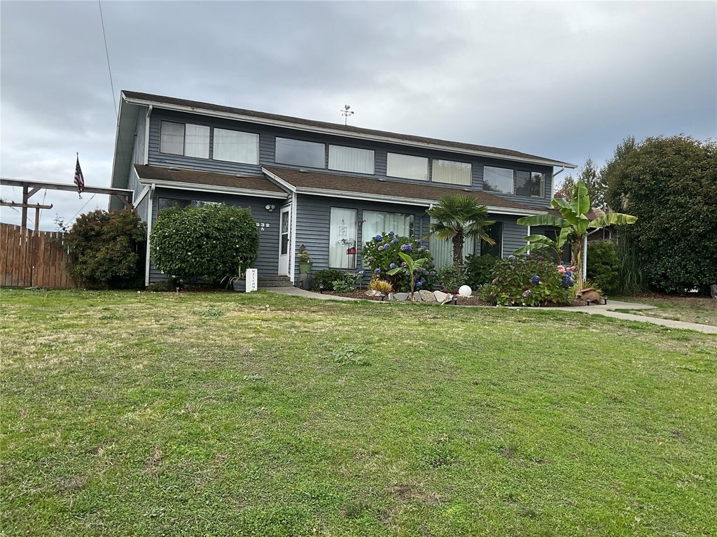 Photo of 532 Hawthorne Street #A &amp; B, Everett, WA 98201 (MLS # 2594847)