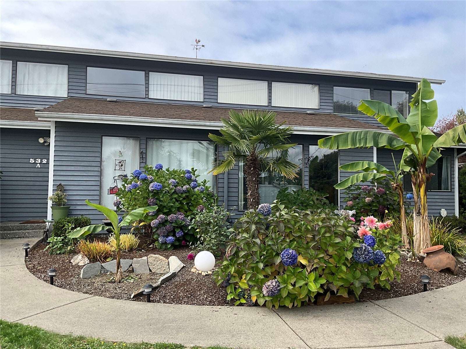 532 Hawthorne Street A & B