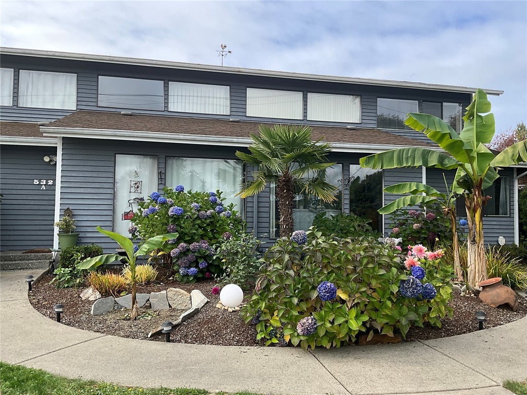 Photo of 532 Hawthorne Street #A &amp; B, Everett, WA 98201 (MLS # 2594847)