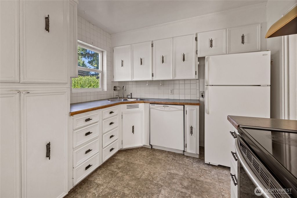 Photo of 1010 N Union Avenue, Tacoma, WA 98406 (MLS # 2543544)